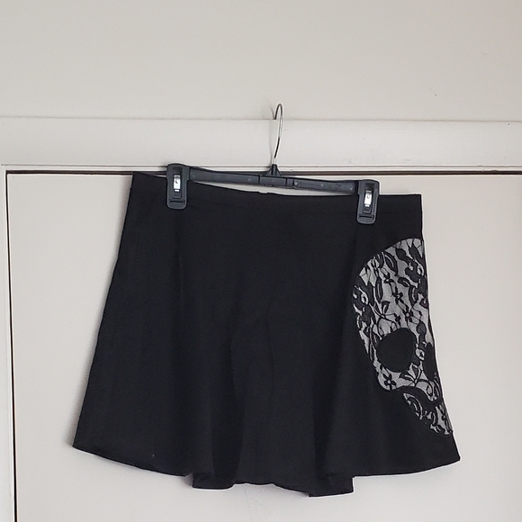 Hot Topic's Black Lace Skull Circle Skirt - Picture 2 of 16